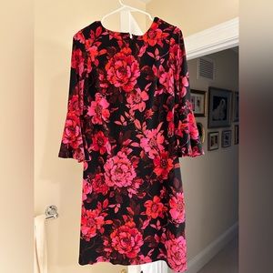 Tommy Hilfiger bell slv, shift dress - size 6 - black w/ pink/red floral print